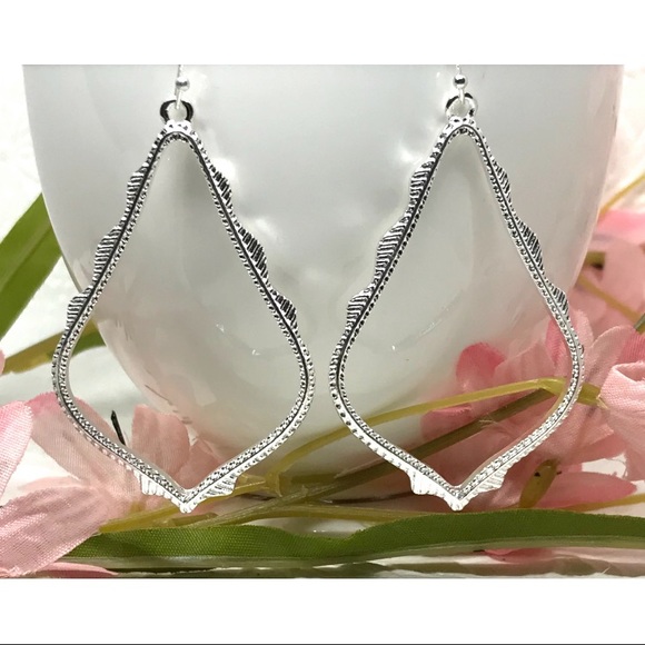 NEW 🌼 Silver teardrop filigree frame earring - Picture 4 of 8